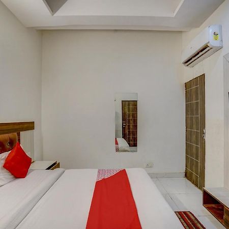 Oyo 78981 The Diamond Nest Noida Bagian luar foto