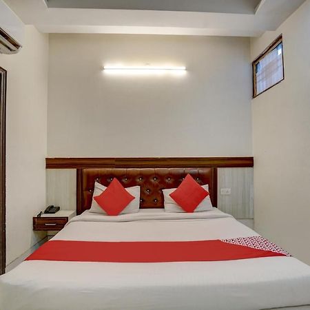 Oyo 78981 The Diamond Nest Noida Bagian luar foto