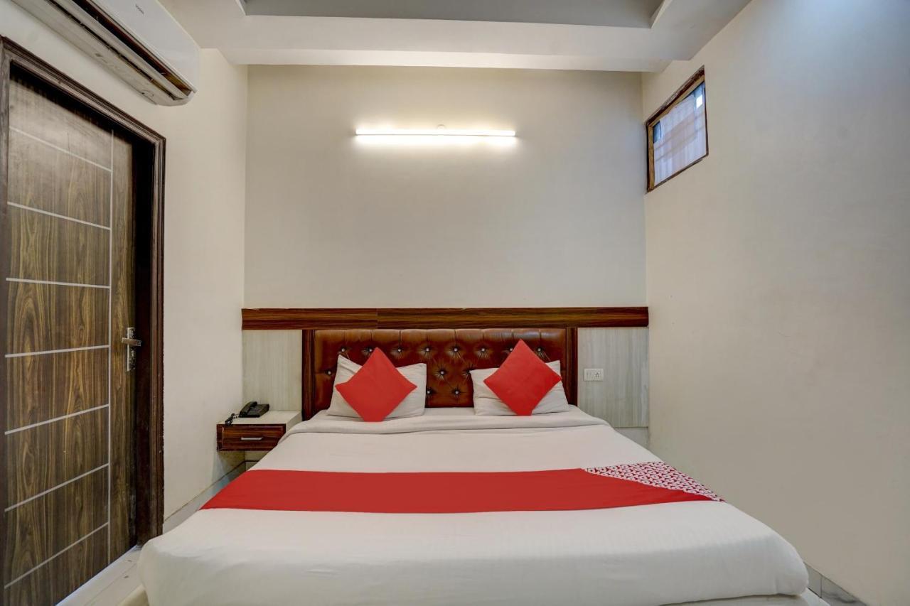 Oyo 78981 The Diamond Nest Noida Bagian luar foto