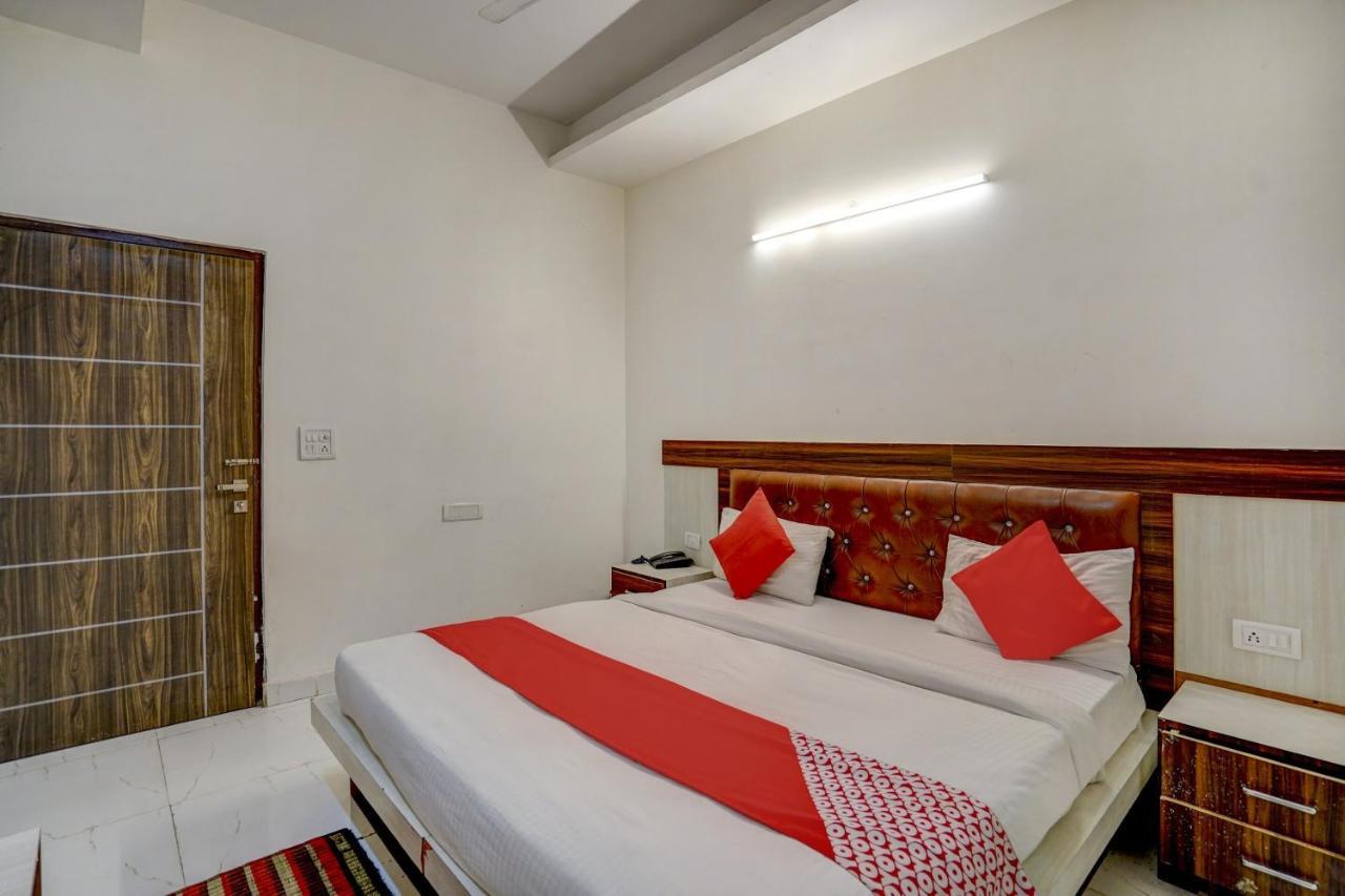 Oyo 78981 The Diamond Nest Noida Bagian luar foto