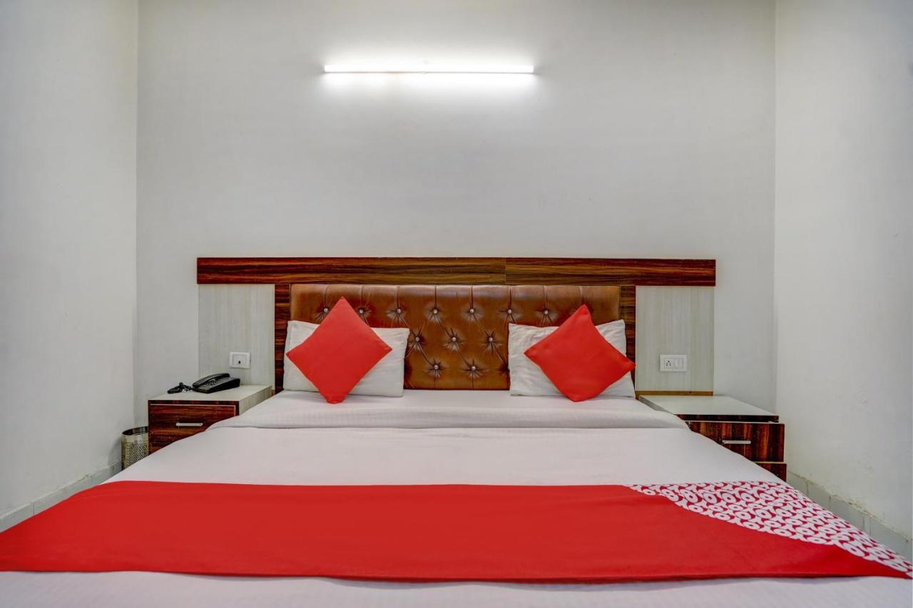 Oyo 78981 The Diamond Nest Noida Bagian luar foto