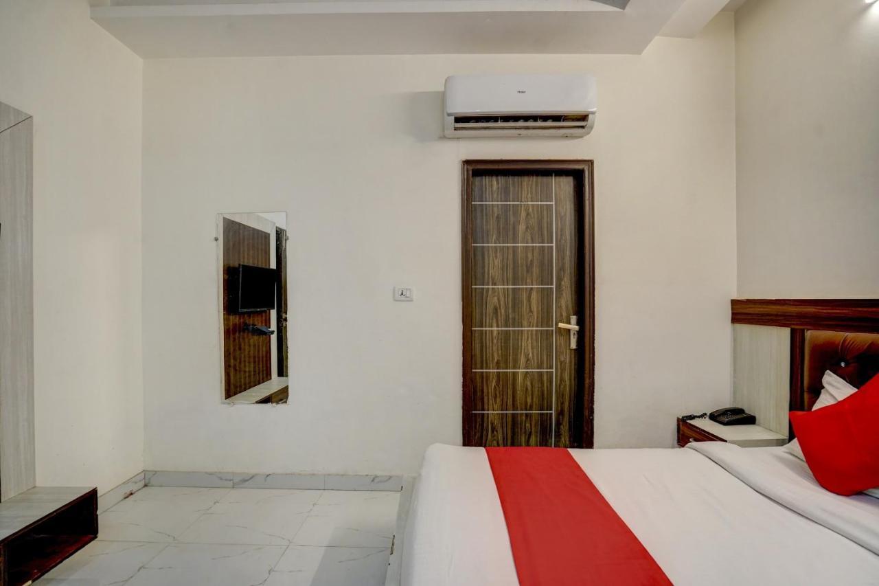 Oyo 78981 The Diamond Nest Noida Bagian luar foto