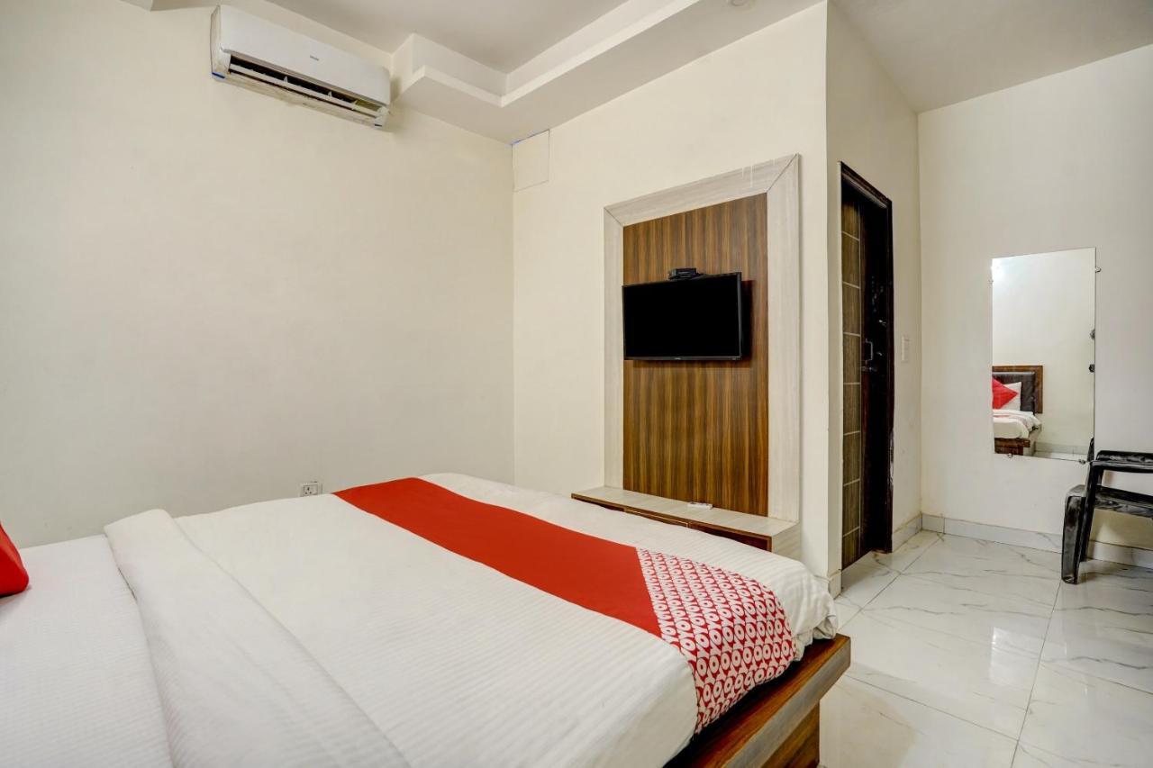 Oyo 78981 The Diamond Nest Noida Bagian luar foto