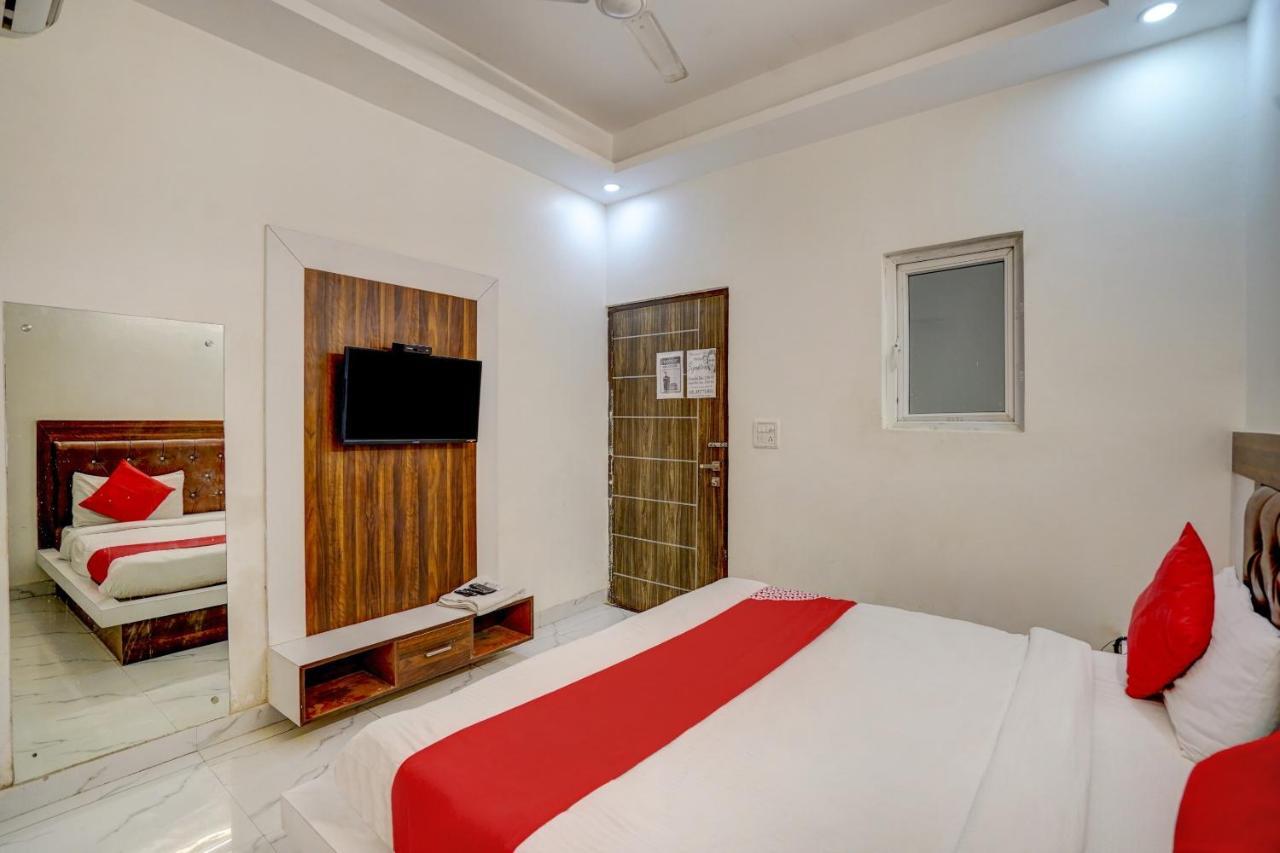 Oyo 78981 The Diamond Nest Noida Bagian luar foto
