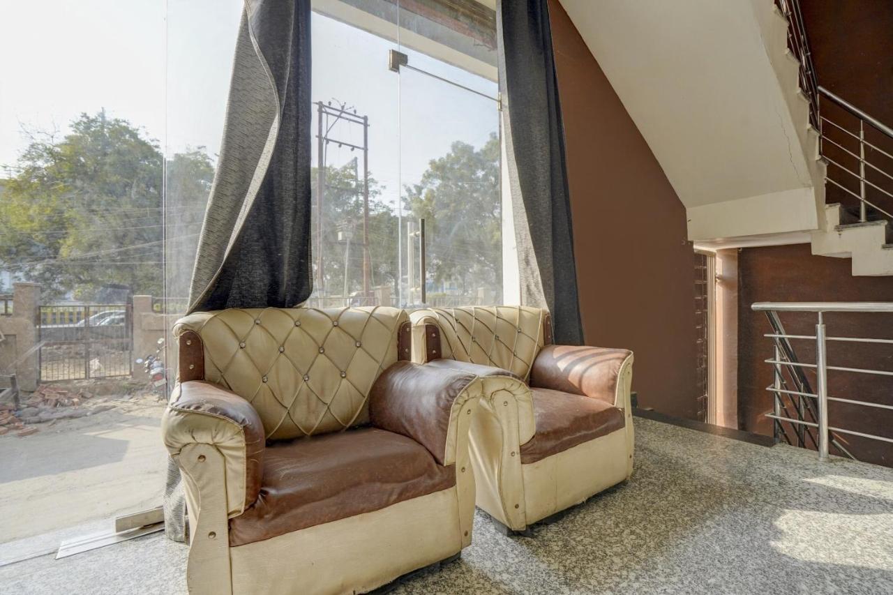 Oyo 78981 The Diamond Nest Noida Bagian luar foto