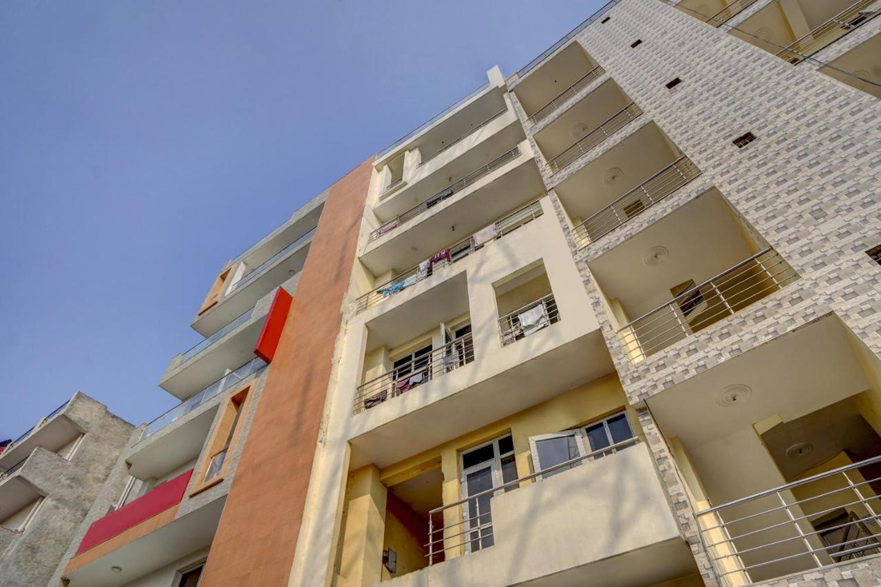 Oyo 78981 The Diamond Nest Noida Bagian luar foto