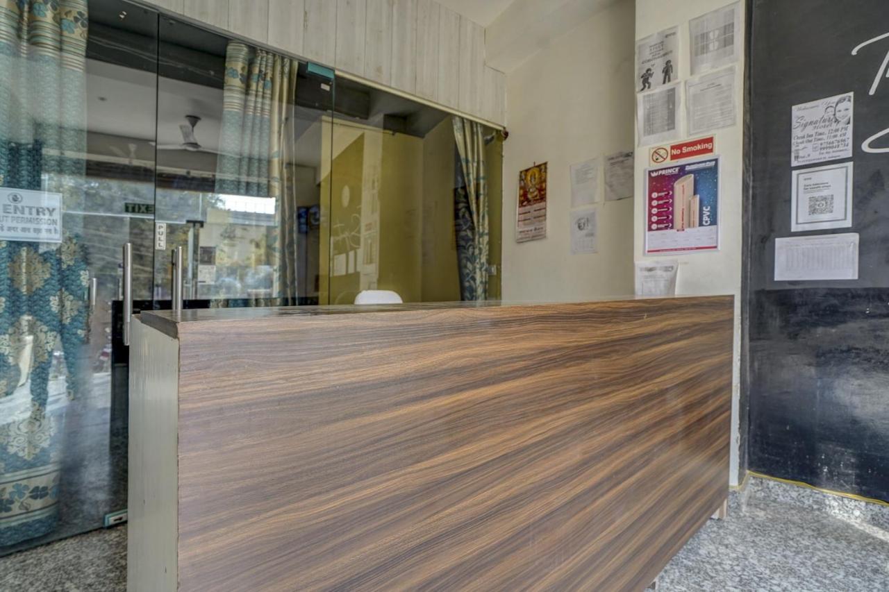 Oyo 78981 The Diamond Nest Noida Bagian luar foto
