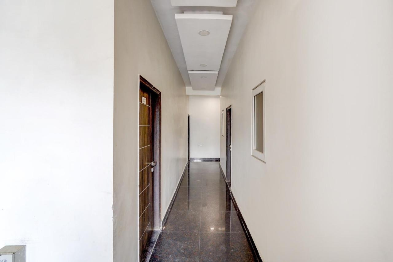 Oyo 78981 The Diamond Nest Noida Bagian luar foto