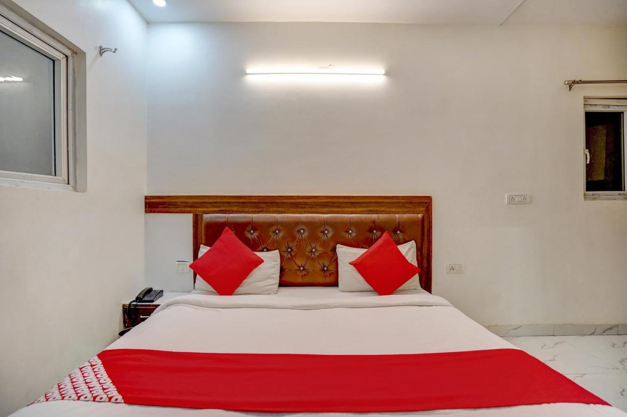Oyo 78981 The Diamond Nest Noida Bagian luar foto